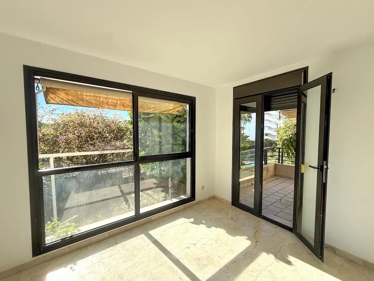 Terrasse von Haus zum Verkauf in  Palma de Mallorca mit Klimaanlage, Heizung und Privatgarten