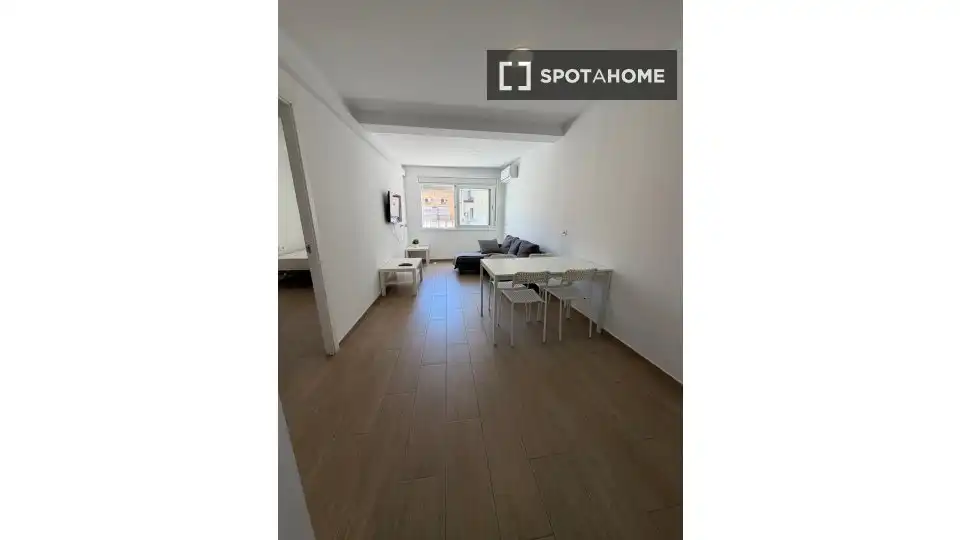 Dormitori de Estudi per a compartir en Cornellà de Llobregat amb Aire condicionat, Terrassa i Moblat