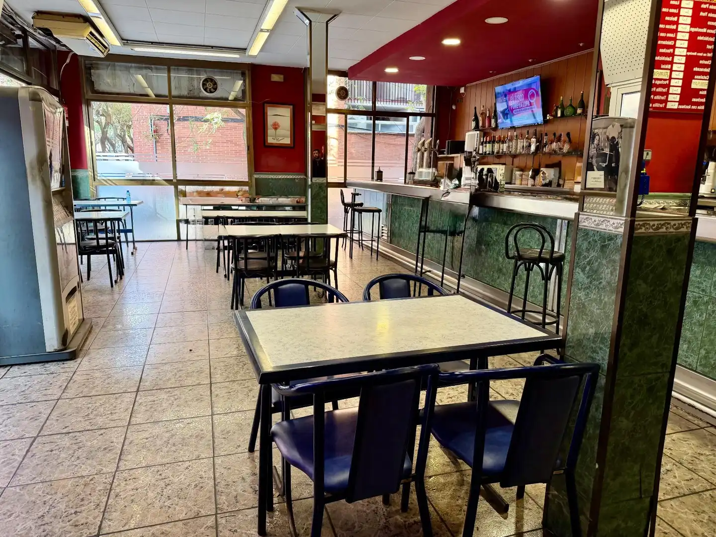 Local comercial en traspaso en Cerdanyola, imagen 2