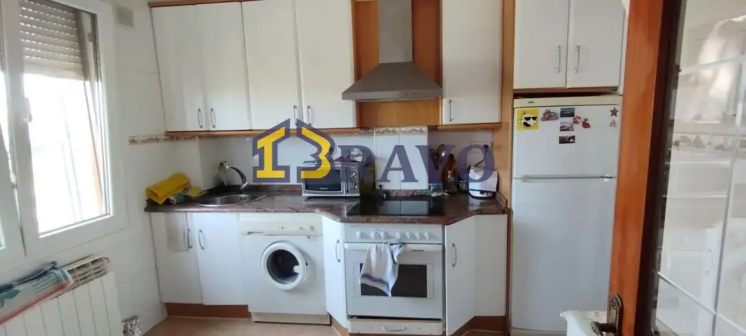 Cocina de Dúplex en venta en Medina de Pomar con Calefacción, Jardín privado y Terraza