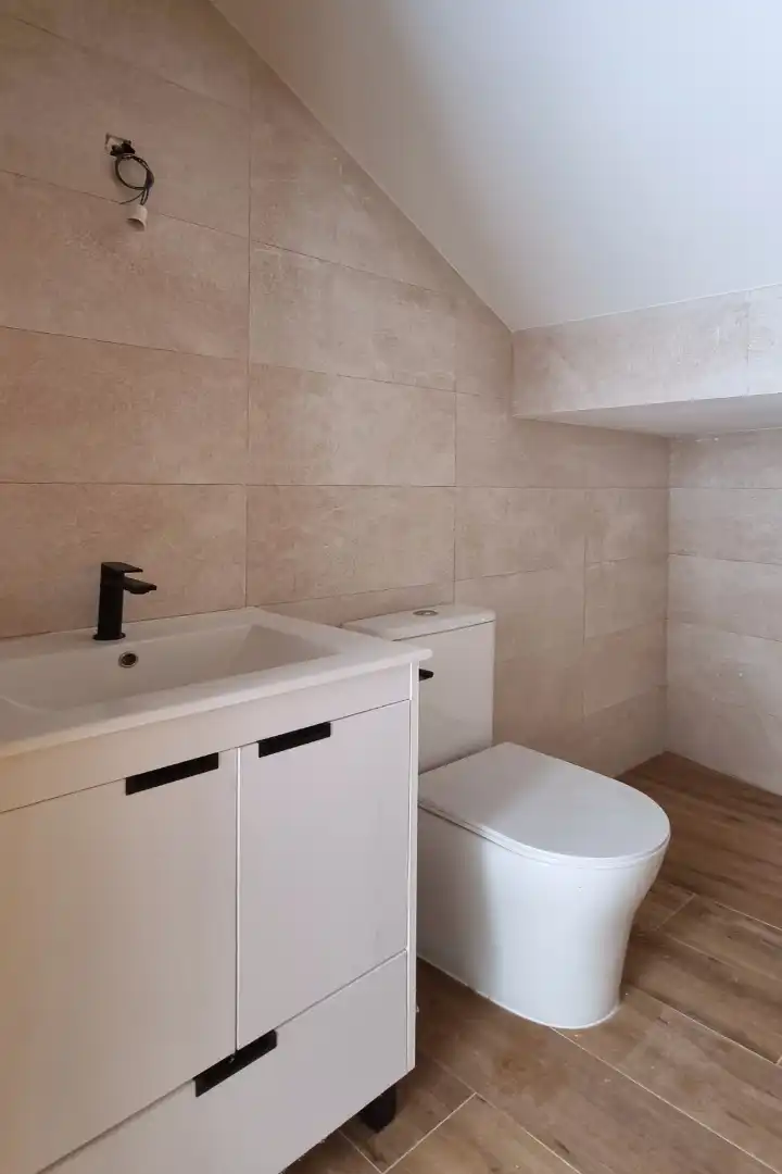 Baño de Casa adosada de alquiler en Guadalix de la Sierra con Calefacción, Trastero y Horno