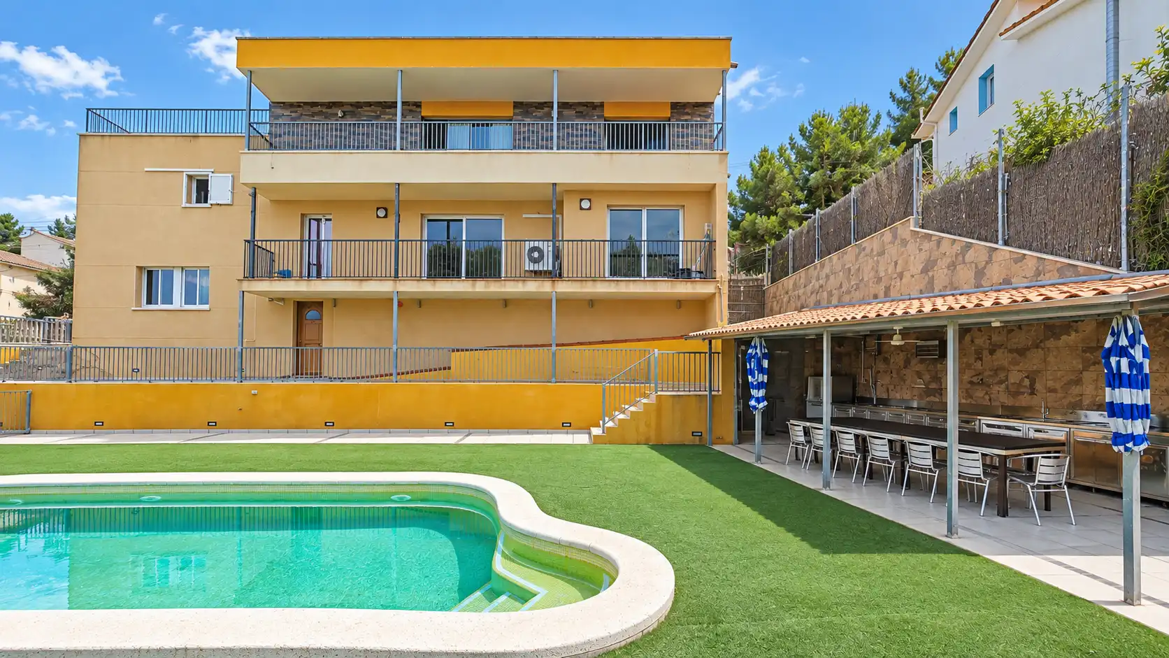 Detached house with terrace for sale in Canyelles
