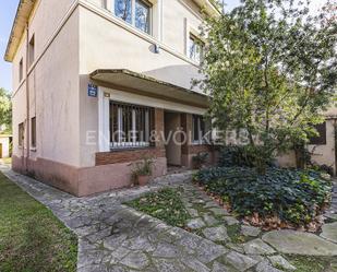 Exterior view of Single-family semi-detached for sale in  Barcelona Capital  with Air Conditioner, Heating and Private garden