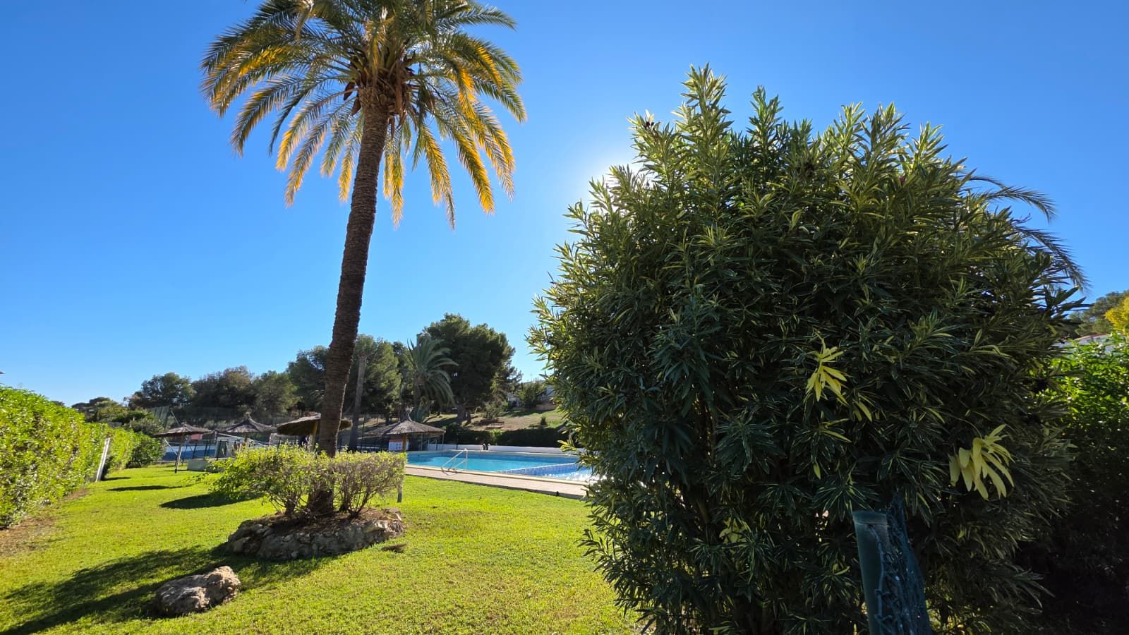 Jardín de Casa adosada en venta en L'Alfàs del Pi con Trastero, Piscina y Piscina comunitaria