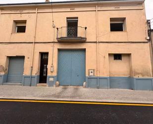 Vista exterior de Casa o xalet de lloguer en Cabanes (Girona) amb Terrassa i Balcó