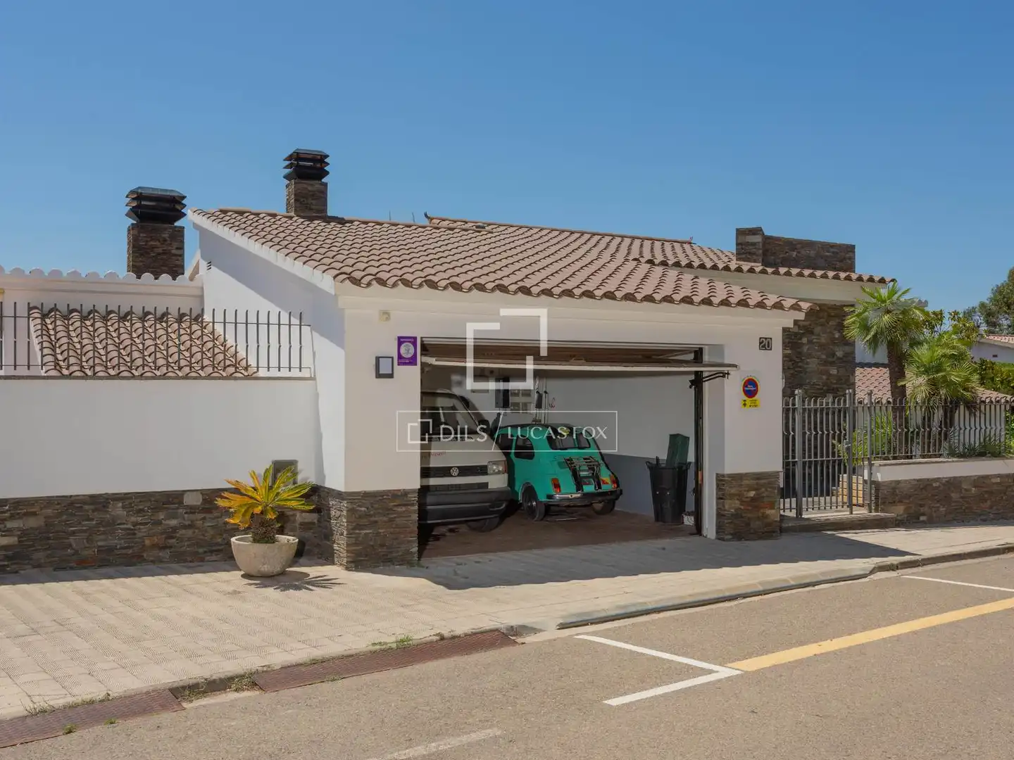 Vista exterior de Casa o xalet en venda en Roses amb Aire condicionat, Calefacció i Jardí privat