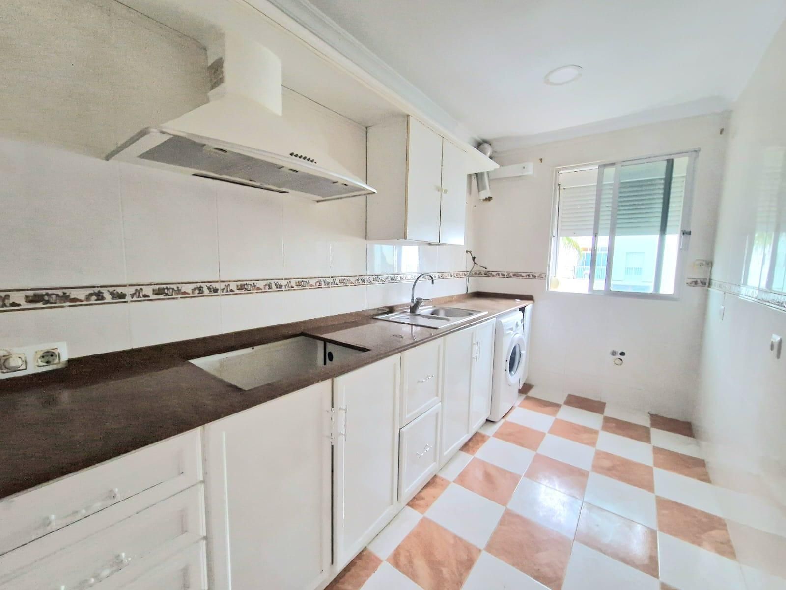 Kitchen of Flat for sale in Rota