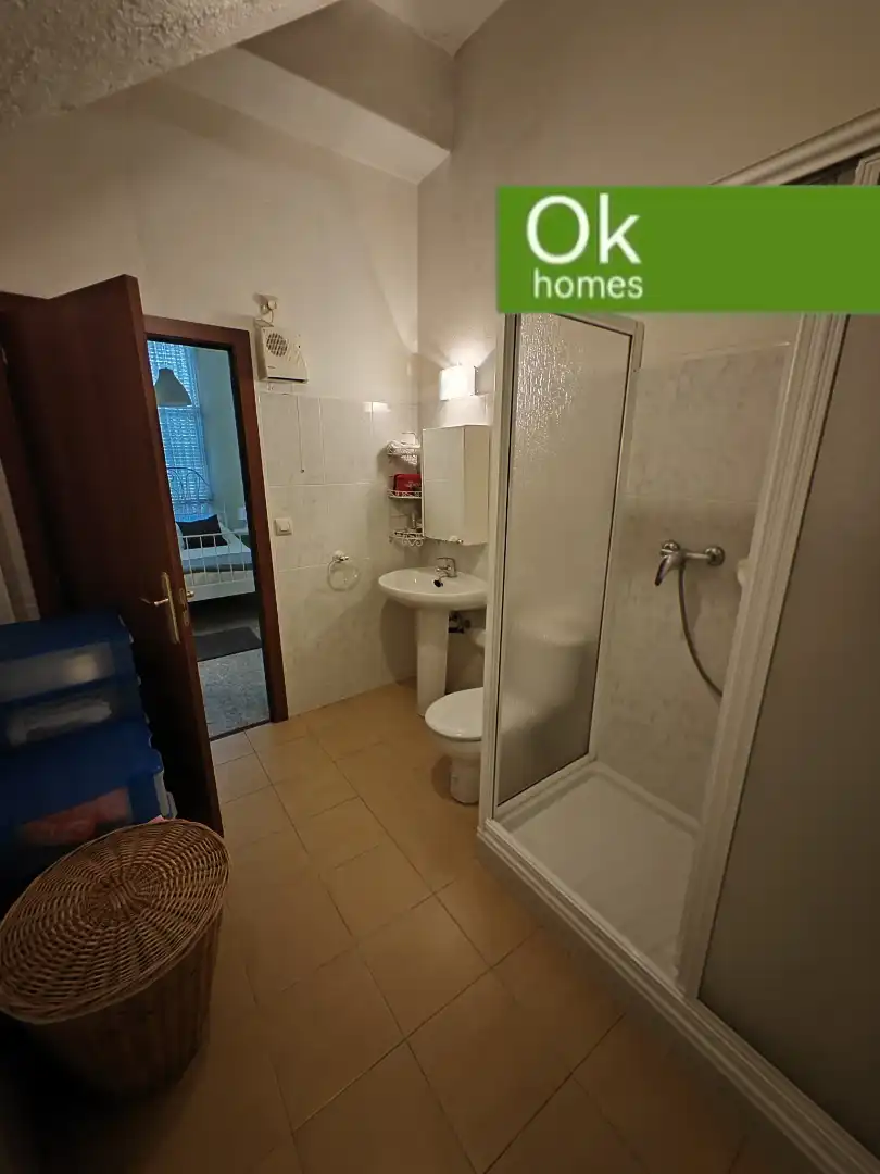Badezimmer von Einfamilien-Reihenhaus zum Verkauf in Melide mit Klimaanlage, Heizung und Abstellraum