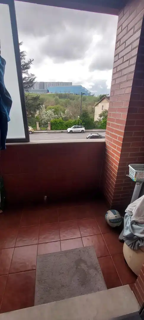 Terrassa de Pis en venda en Oviedo  amb Calefacció, Jardí privat i Traster