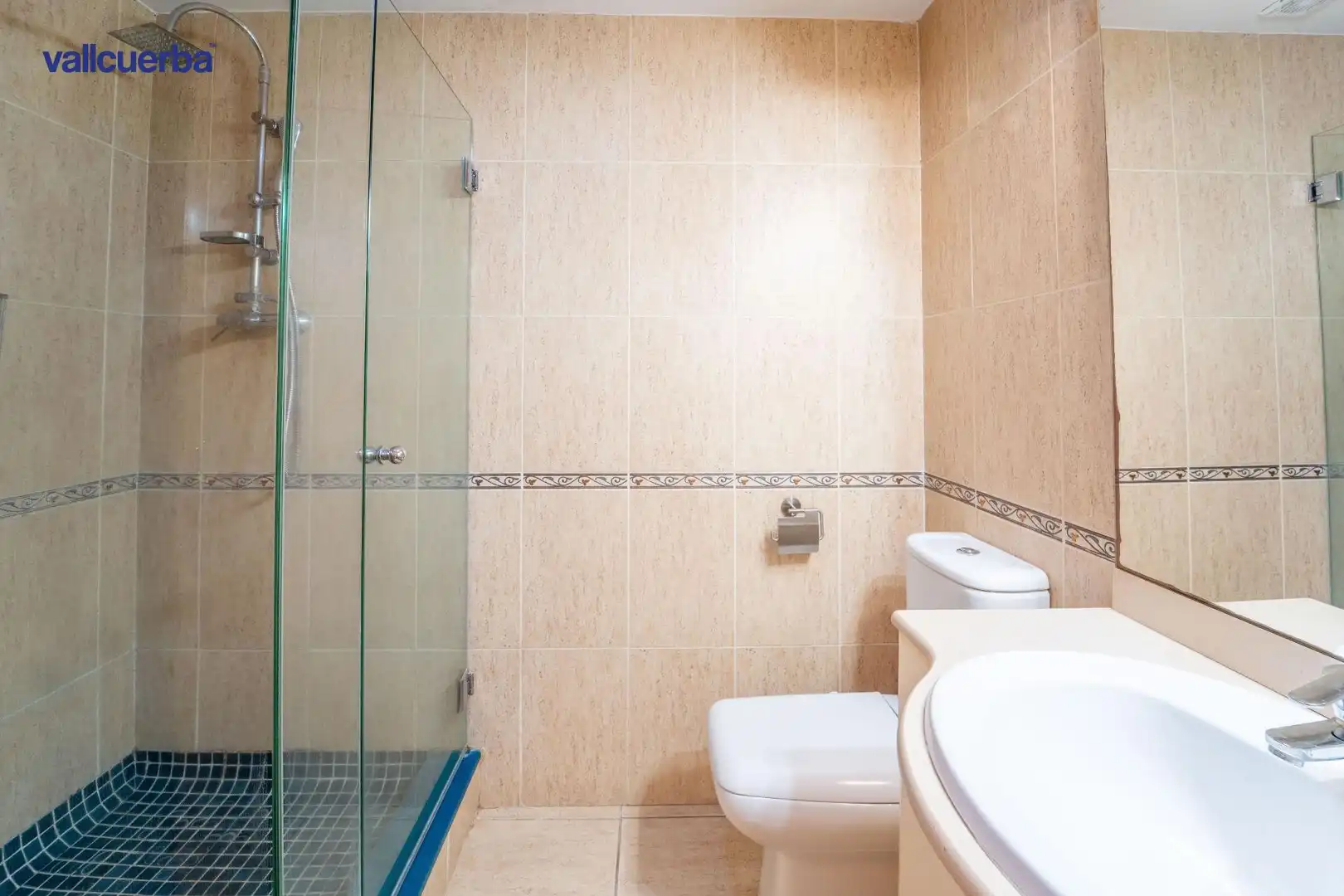Baño de Planta baja en venta en Vinyols i els Arcs con Aire acondicionado, Calefacción y Jardín privado