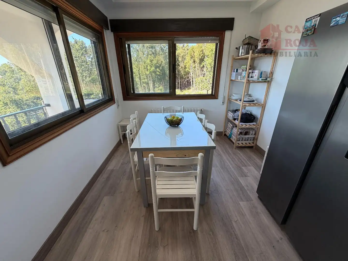 Menjador de Casa o xalet en venda en Cangas  amb Calefacció, Terrassa i Moblat