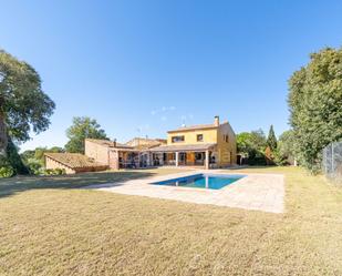 Vista exterior de Casa o xalet en venda en Garrigàs amb Aire condicionat i Piscina