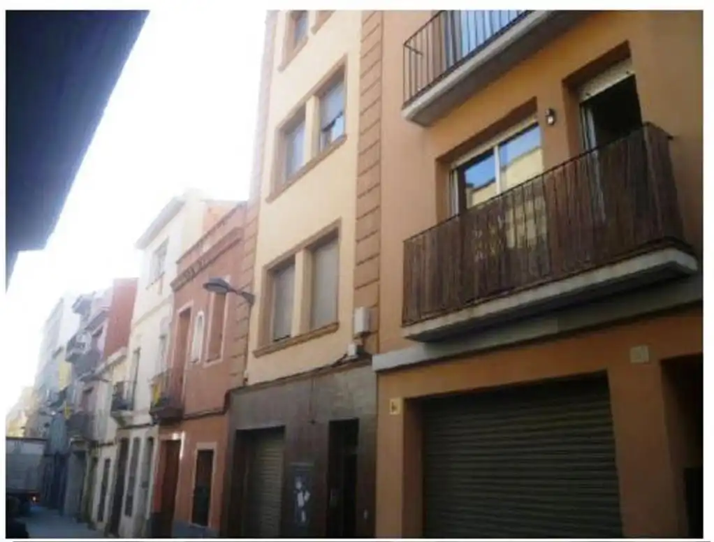 Gemischtgenutztes Gebäude zum Verkauf in Carrer Santa Marta 28