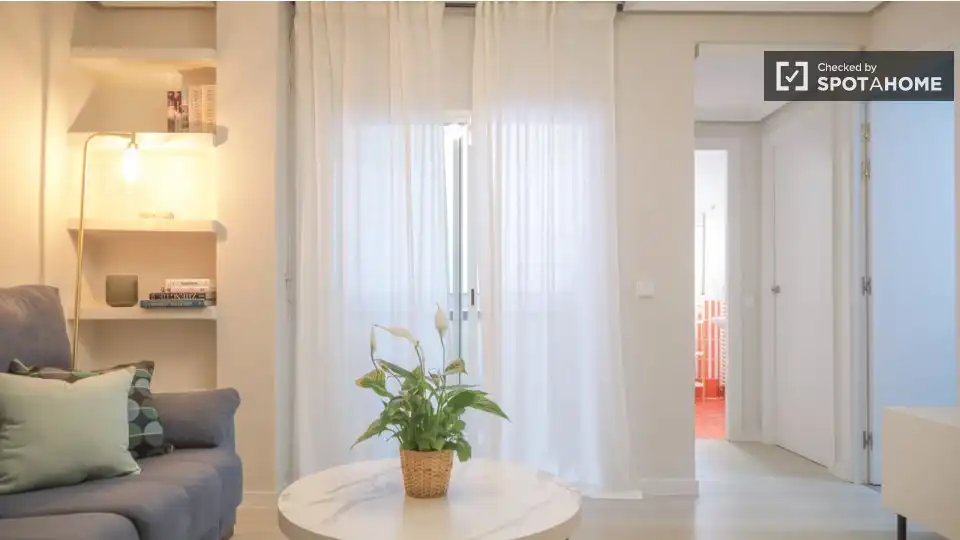 Bedroom of Flat for rent in Madrid  with Air Conditioner, Heating and Furnished