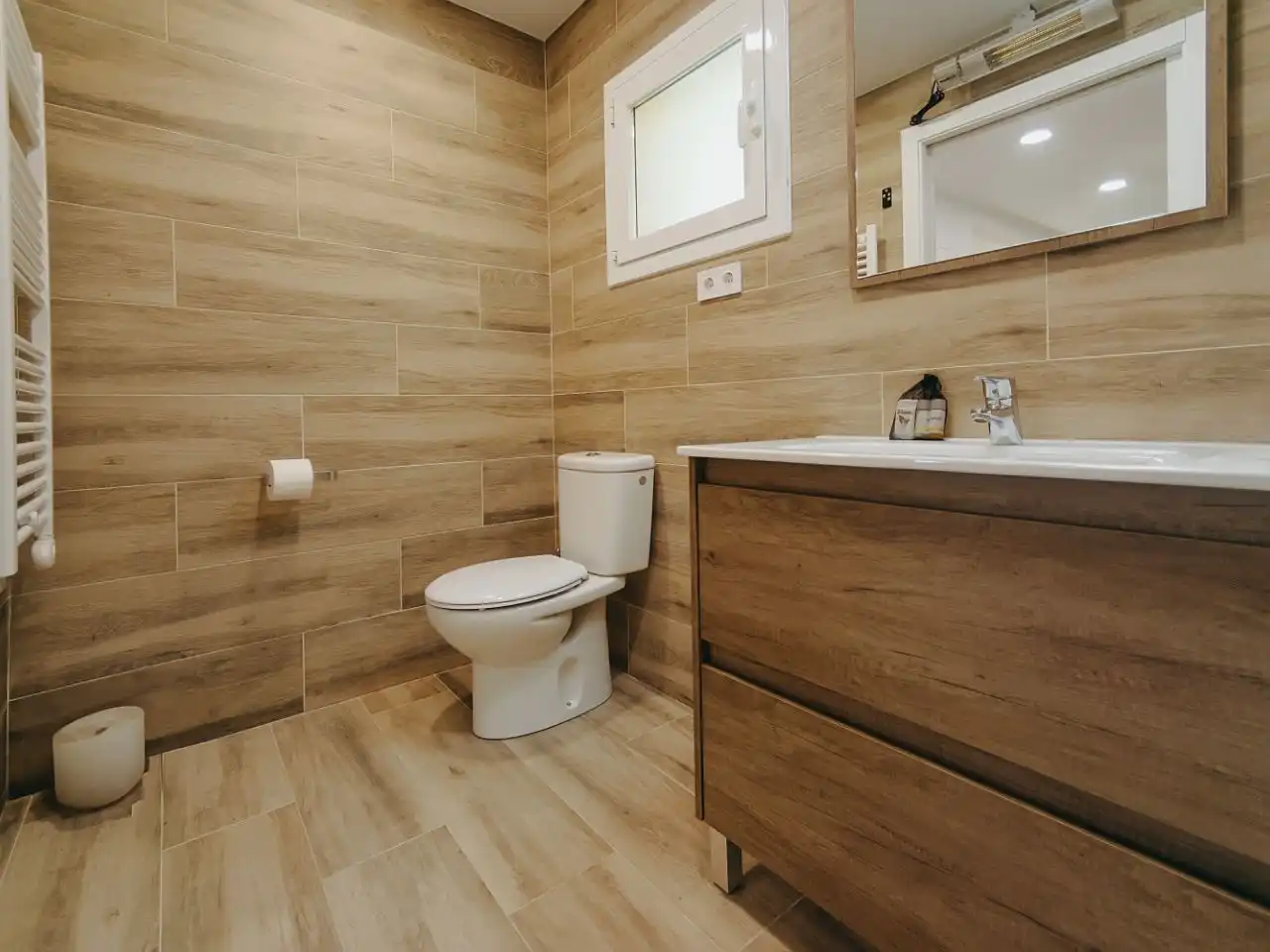 Badezimmer von Wohnung zur Miete in Castell d'Aro, Platja d'Aro i s'Agaró mit Klimaanlage und Terrasse