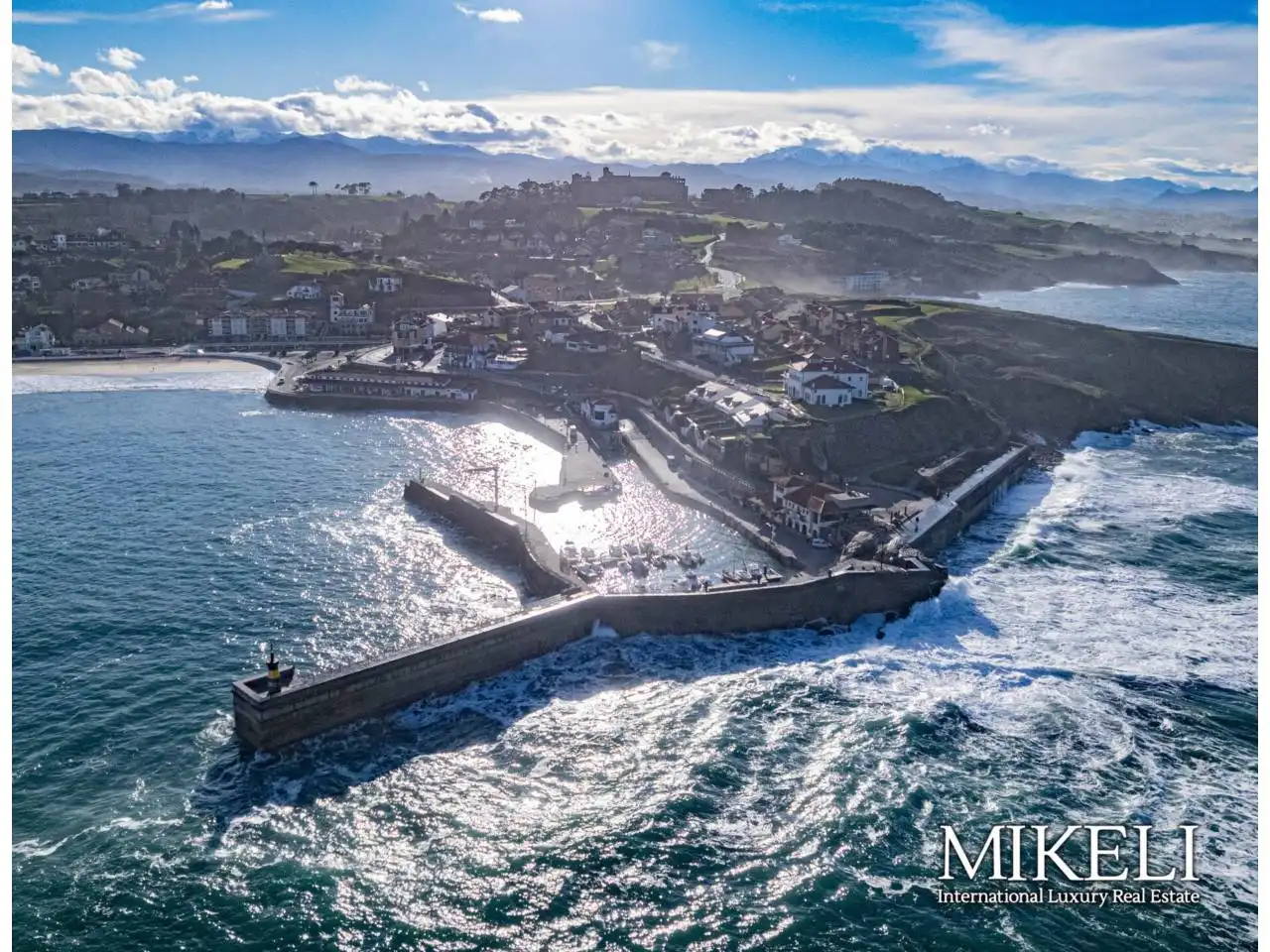Commercial properties for sale in Paseo MUELLE, Comillas (Cantabria)