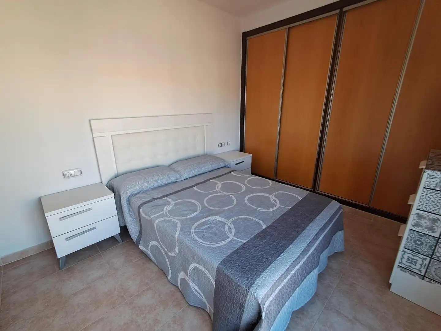 Schlafzimmer von Dachboden zum Verkauf in Águilas mit Klimaanlage, Heizung und Privatgarten