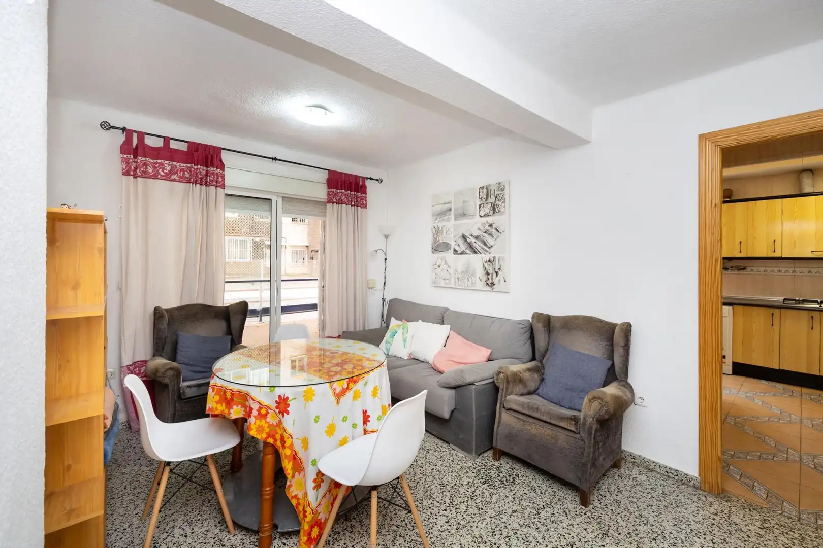 Sala d'estar de Pis en venda en Granada amb Terrassa, Moblat i Balcó