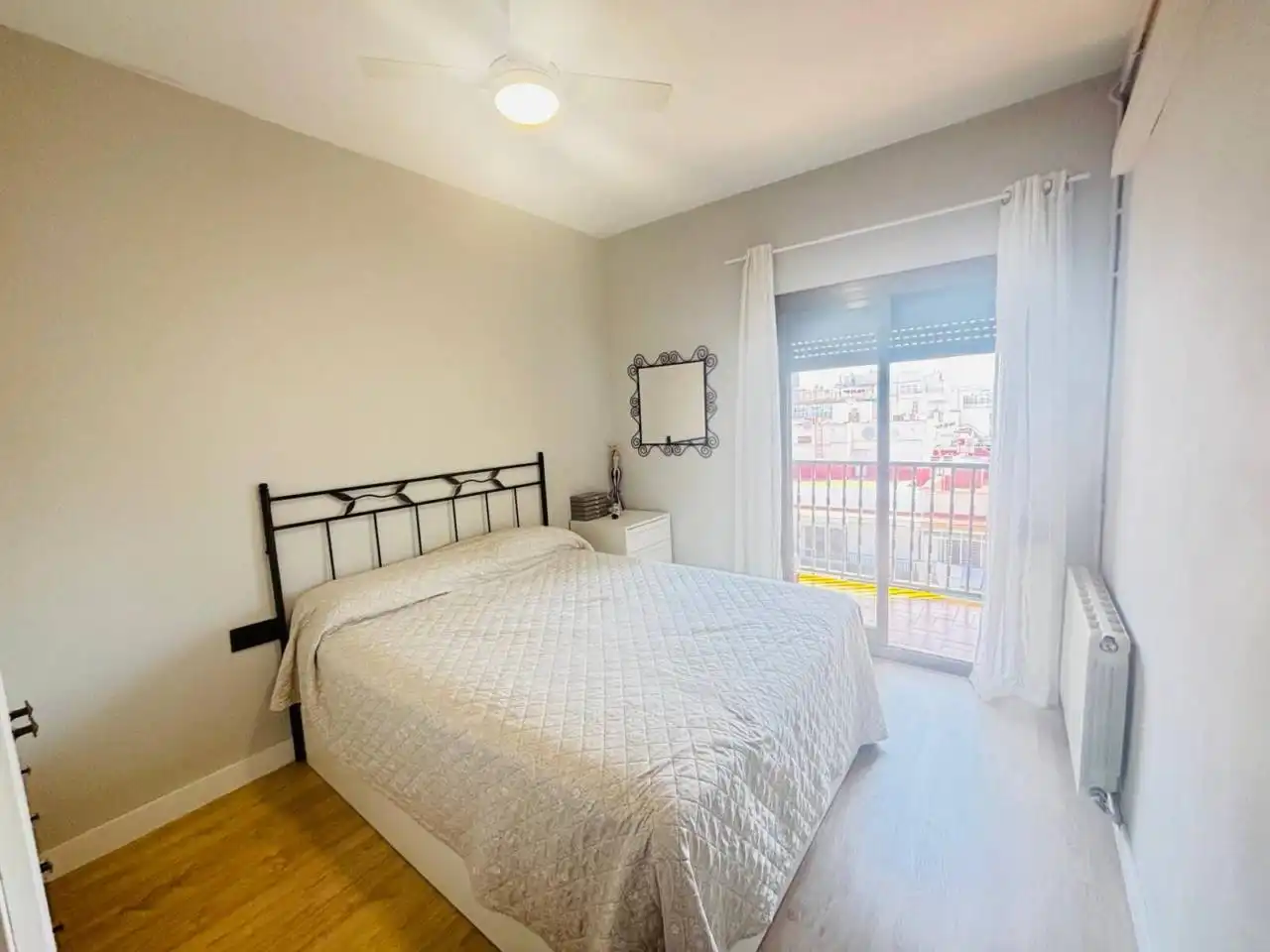 Habitación de Ático en venta en Vilanova i la Geltrú con Aire acondicionado, Calefacción y Parquet