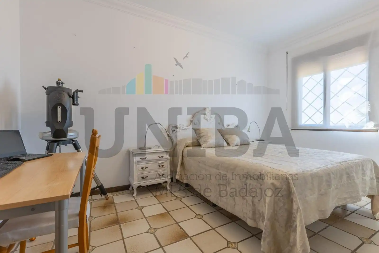 Dormitori de Casa o xalet en venda en Badajoz amb Aire condicionat, Jardí privat i Piscina