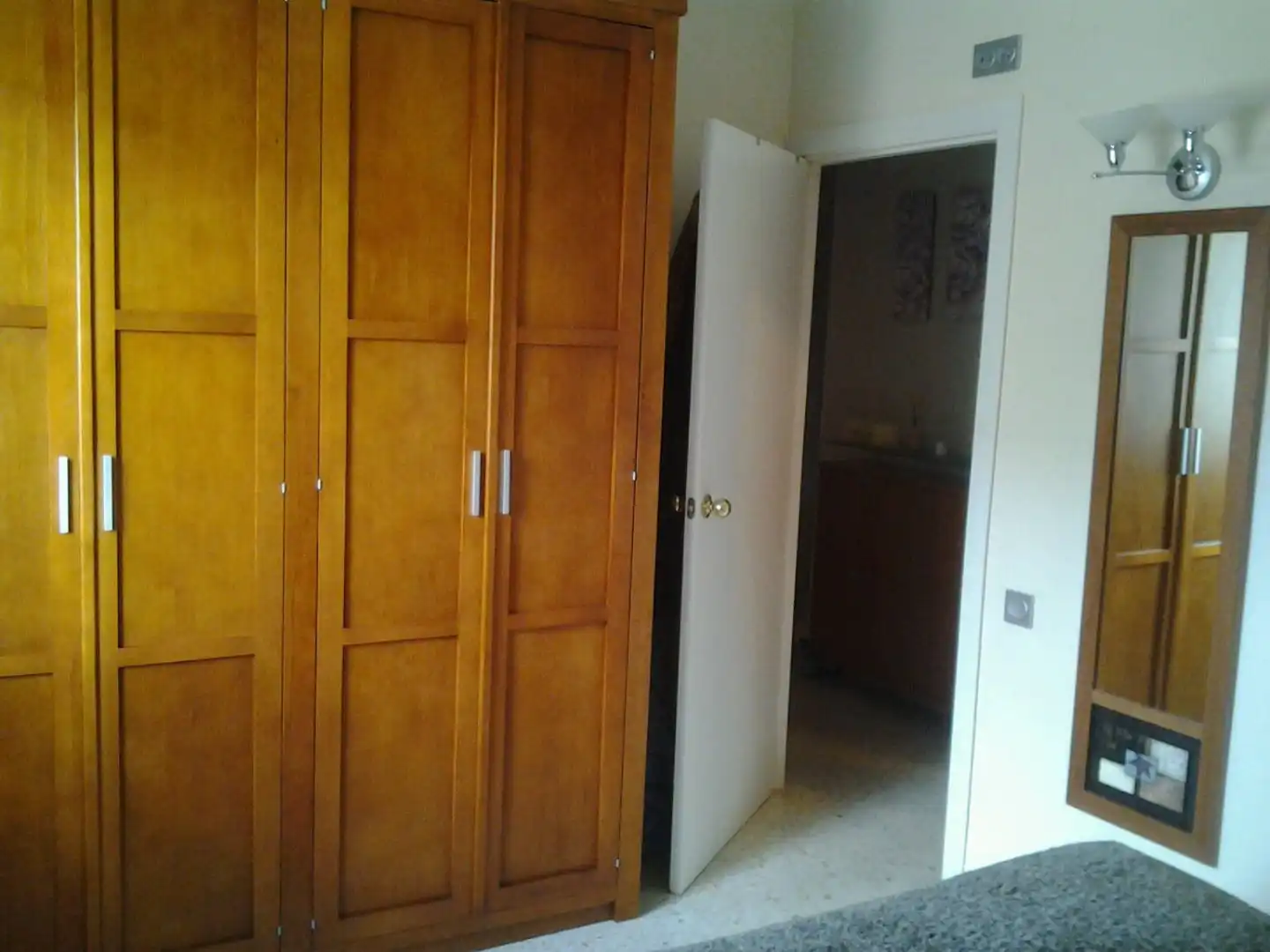 Schlafzimmer von Wohnung zur Miete in Sevilla mit Klimaanlage, Waschmaschine und Mikrowelle