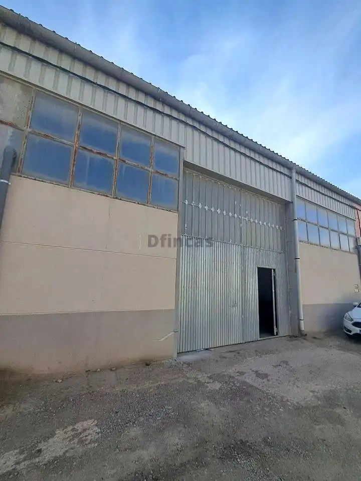 Vista exterior de Nave industrial de alquiler en Teruel