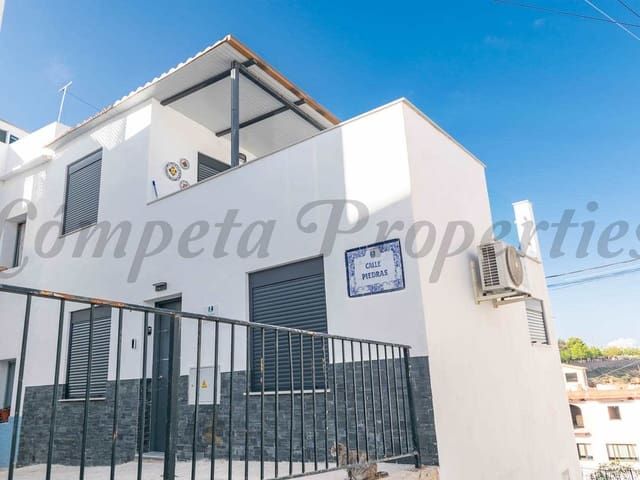 Casa adosada en venda a Cómpeta