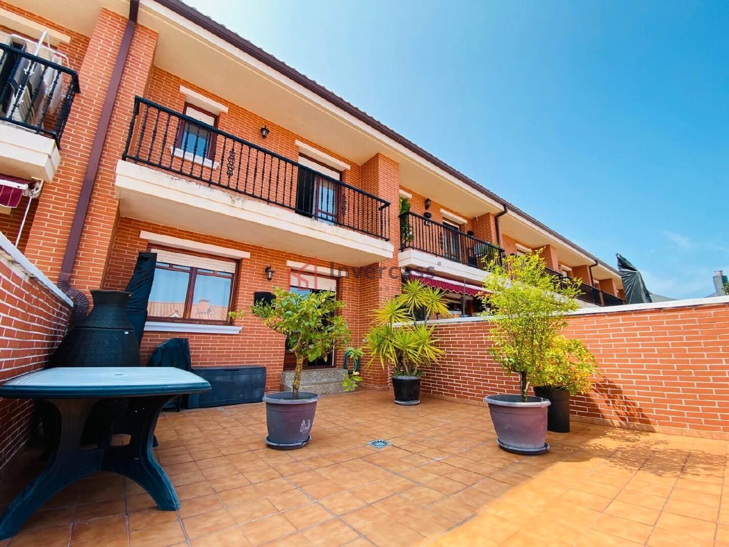 Terrassa de Casa adosada en venda en Castro-Urdiales amb Calefacció, Jardí privat i Terrassa