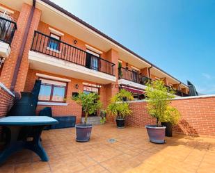 Terrassa de Casa adosada en venda en Castro-Urdiales amb Calefacció, Jardí privat i Terrassa