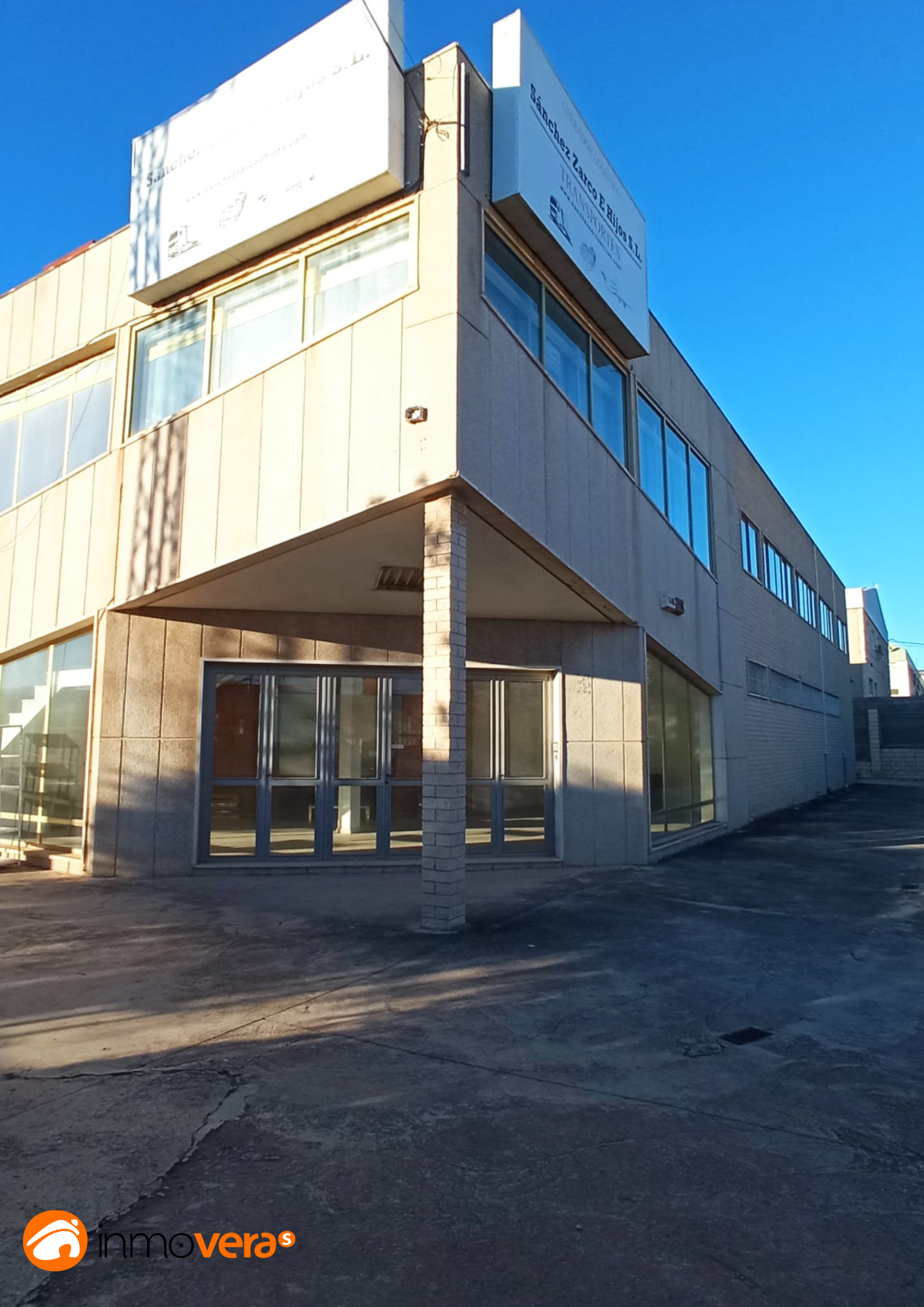 Vista exterior de Oficina de lloguer en Elda