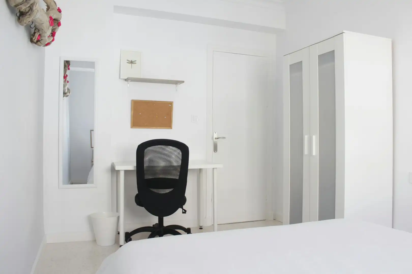 Bedroom of Flat for share in Sevilla  with Air Conditioner, Furnished and Washing machine