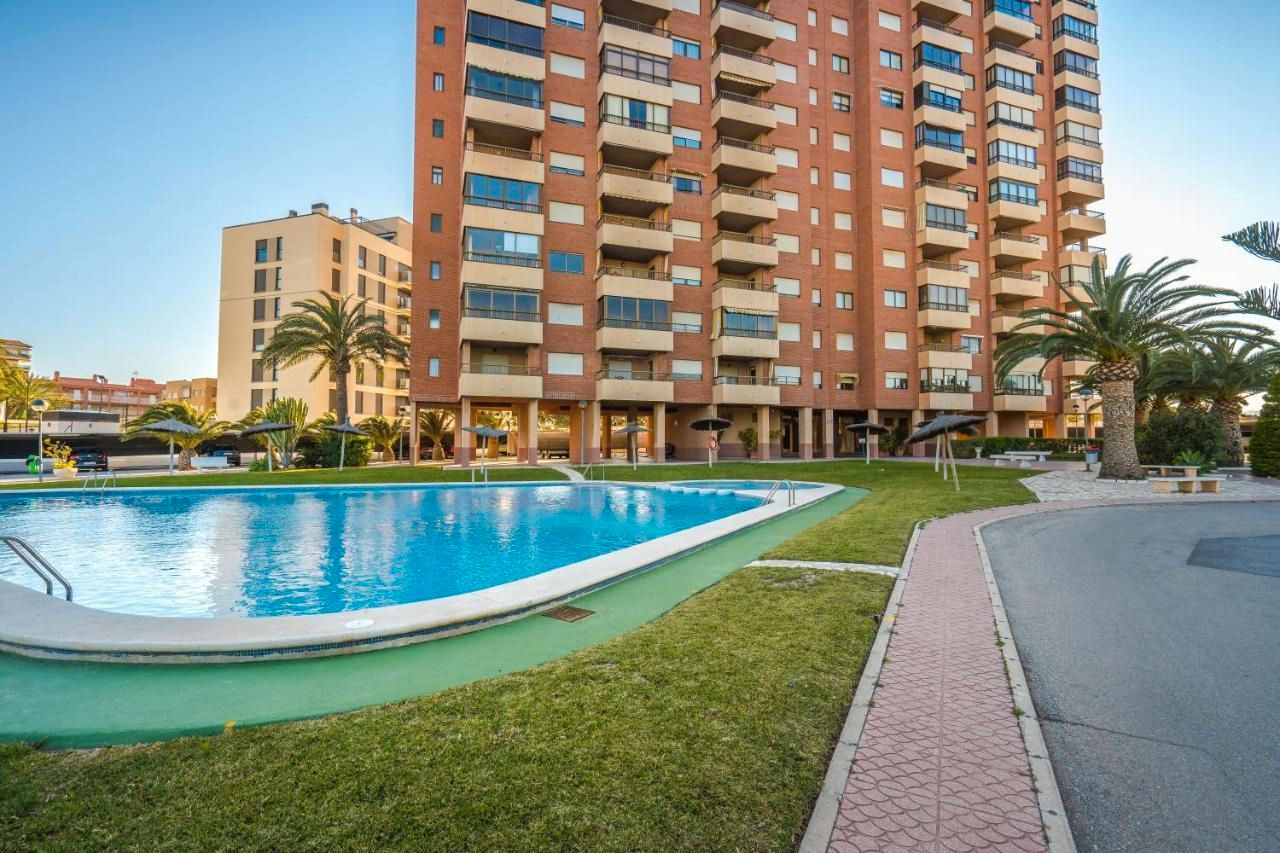 Piscina de Apartament de lloguer en El Campello amb Terrassa, Moblat i Forn