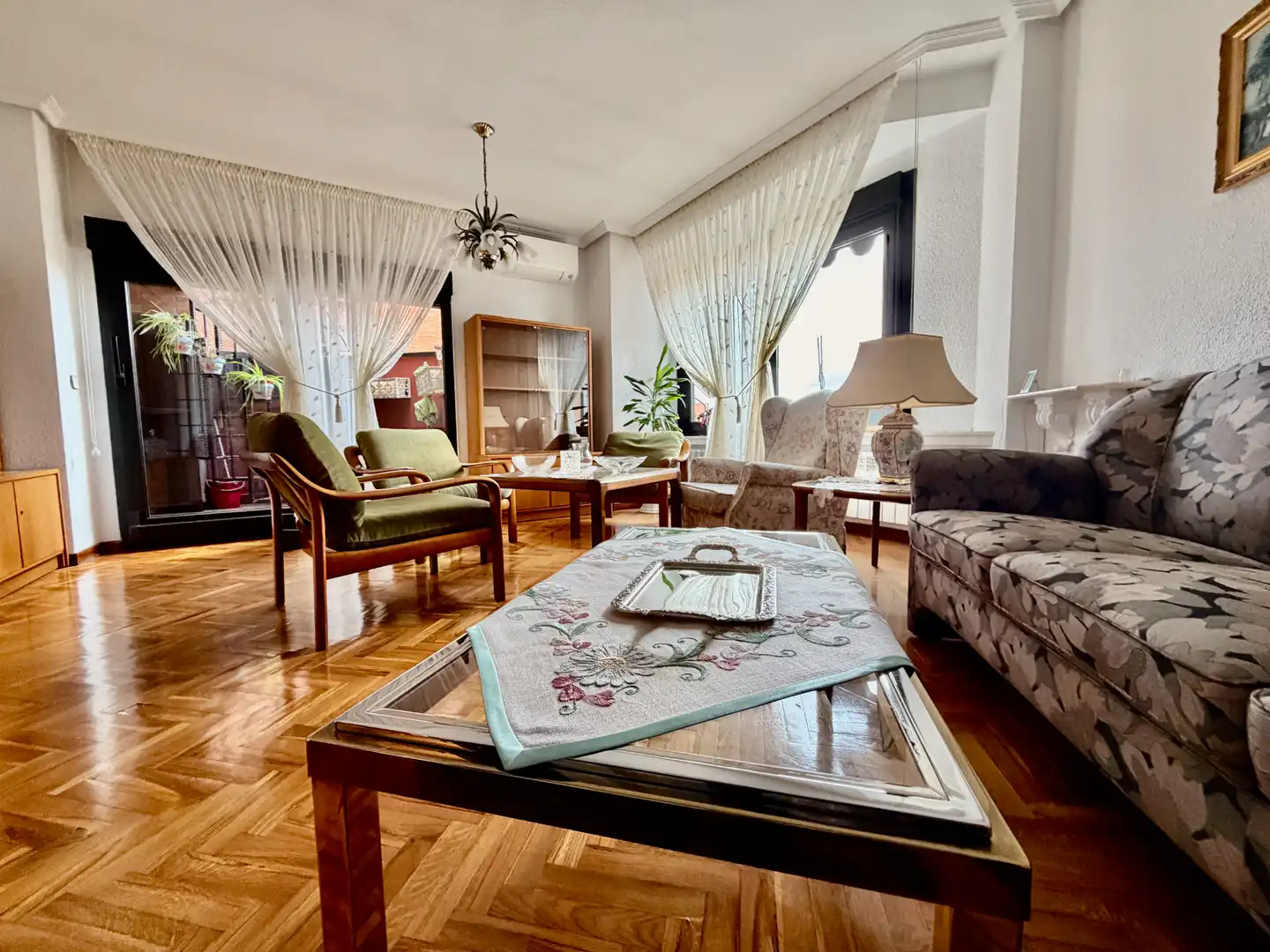 Sala de estar de Dúplex en venta en Leganés con Aire acondicionado, Calefacción y Jardín privado
