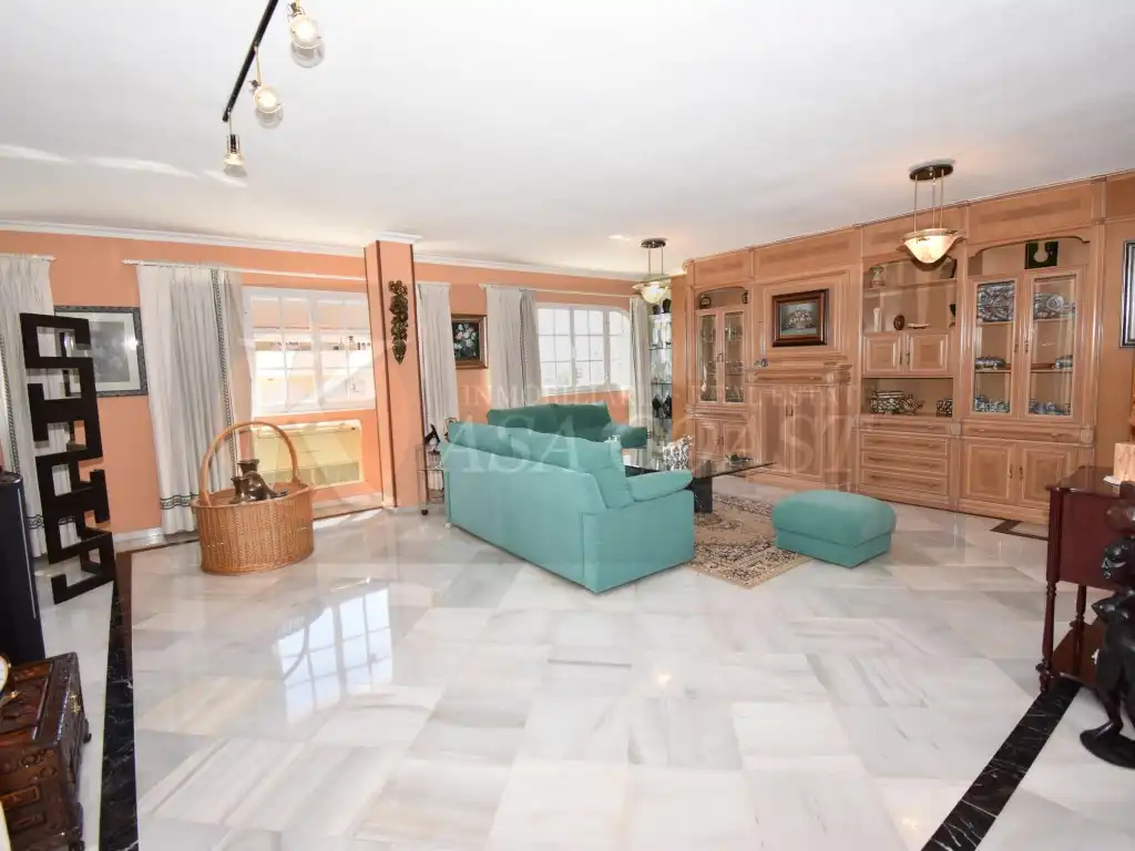 Sala de estar de Ático en venta en Fuengirola con Aire acondicionado, Jardín privado y Terraza