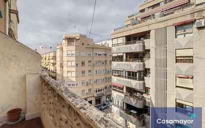 Außenansicht von Wohnung zum verkauf in Alicante / Alacant mit Heizung, Abstellraum und Balkon