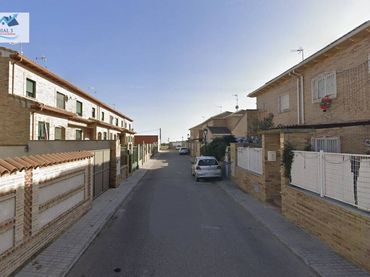 House with garden for sale in Calle HINOJAL