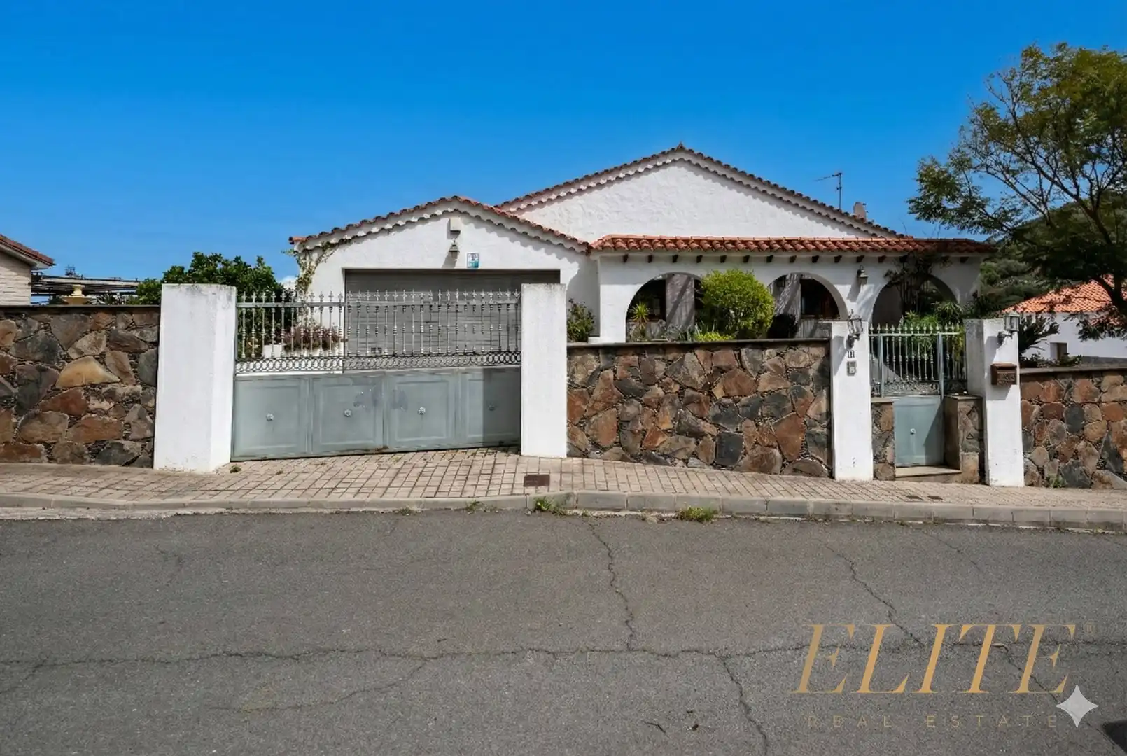 Vista exterior de Casa o xalet en venda en Santa Brígida amb Calefacció, Jardí privat i Terrassa