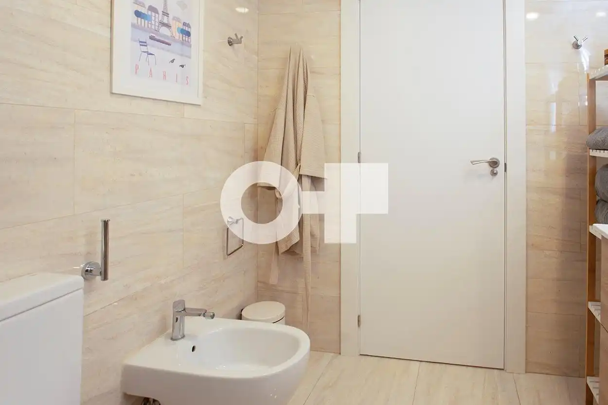 Baño de Piso en venta en Barcelona con Aire acondicionado, Calefacción y Jardín privado