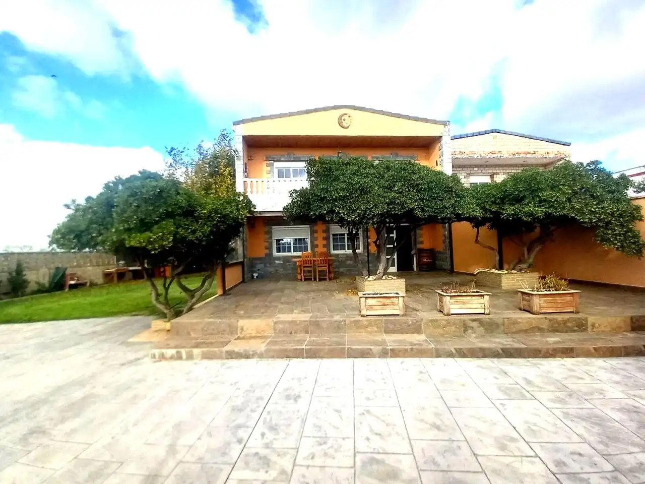 Vista exterior de Casa o xalet en venda en Zaragoza amb Aire condicionat, Calefacció i Jardí privat