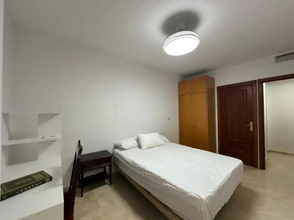 Bedroom of Flat for rent in Córdoba