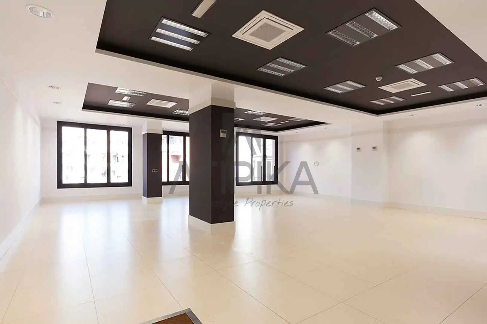 Oficina de alquiler en Les Corts