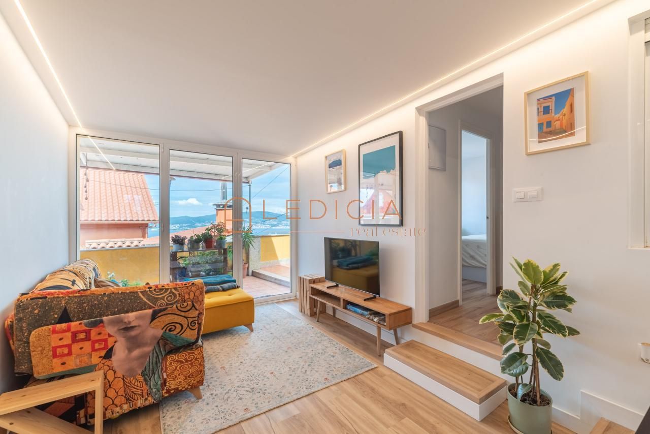 Sala de estar de Casa o chalet en venta en Vigo  con Calefacción, Terraza y Trastero