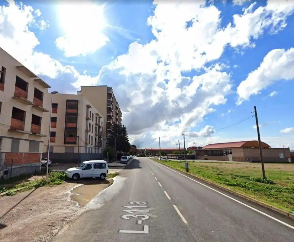 Vista exterior de Edifici en venda en Cervera