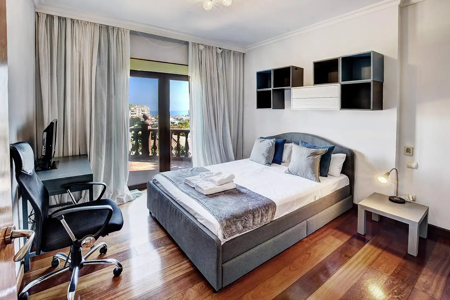 Dormitori de Casa o xalet en venda en Benalmádena amb Aire condicionat, Jardí privat i Terrassa