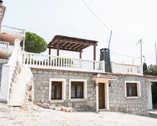 Vista exterior de Casa o xalet en venda en Zarzalejo amb Piscina