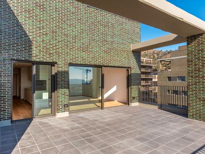 Terrasse von Dachboden miete in Esplugues de Llobregat mit Terrasse, Abstellraum und Ofen