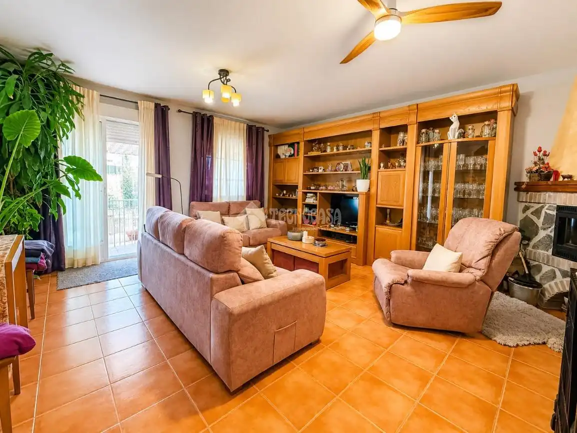 Sala d'estar de Casa adosada en venda en Casarrubuelos amb Aire condicionat, Calefacció i Terrassa
