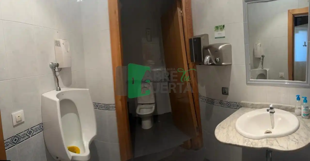 Baño de Edificio en venta en A Pobra de Trives 