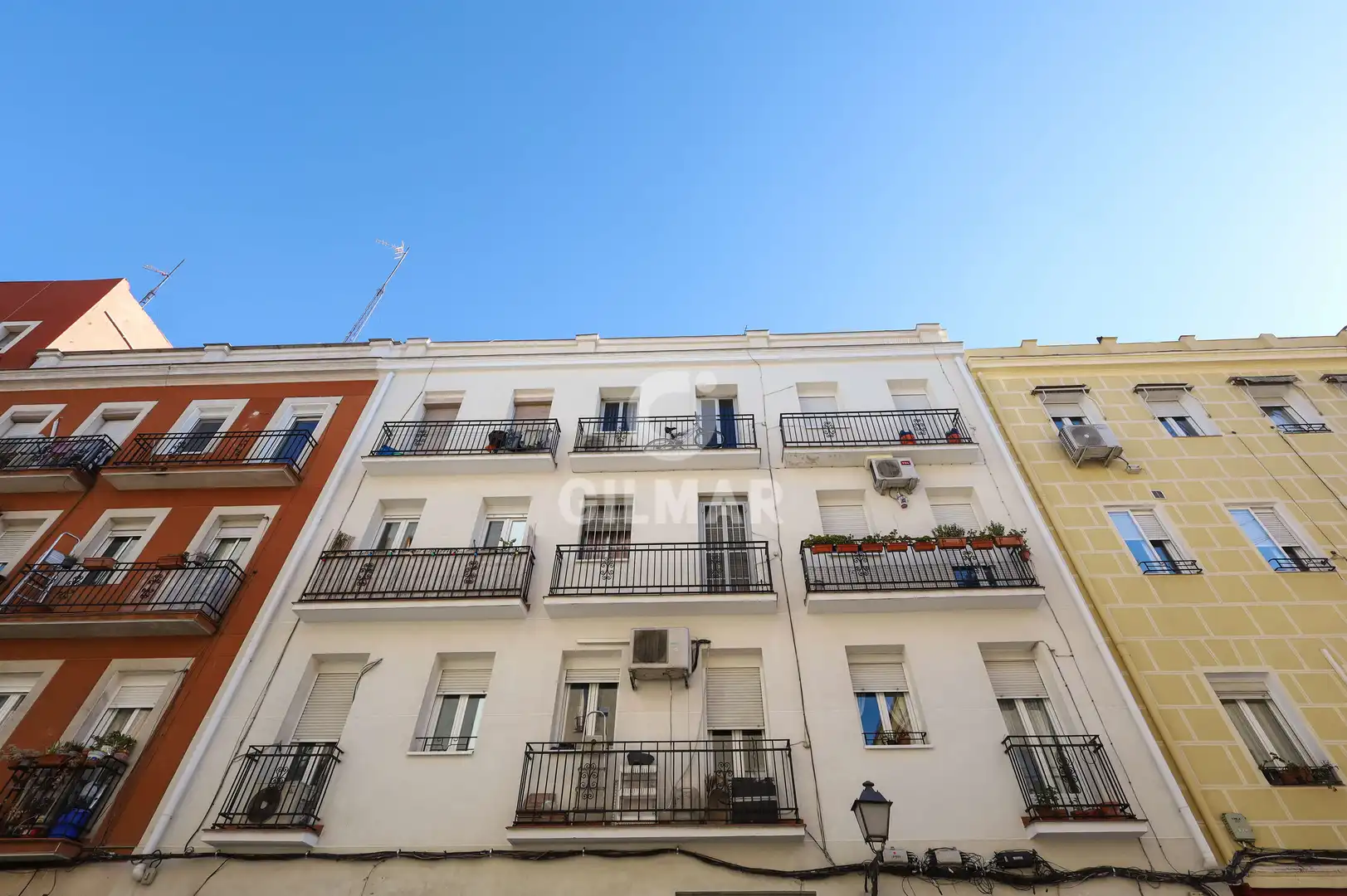 Vista exterior de Piso en venta en Madrid con Calefacción