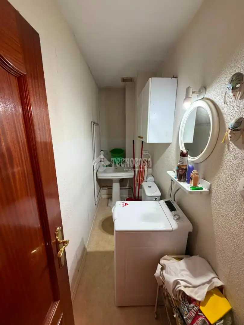 Bathroom of Flat for sale in Madrid